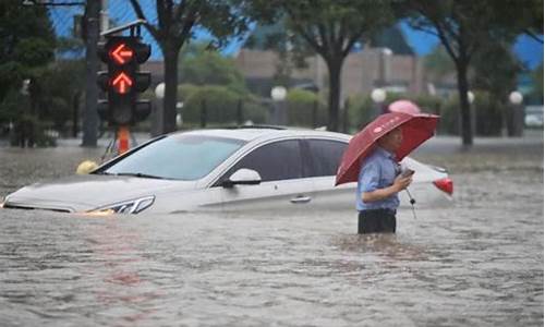 暴雨天气_暴雨天气行车时应降低车速尽量避免什么