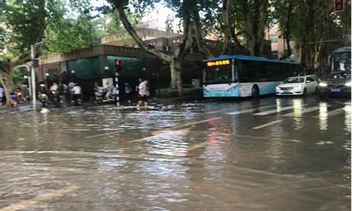 江苏苏州暴雨最新消息今天_苏州昨天暴雨影响